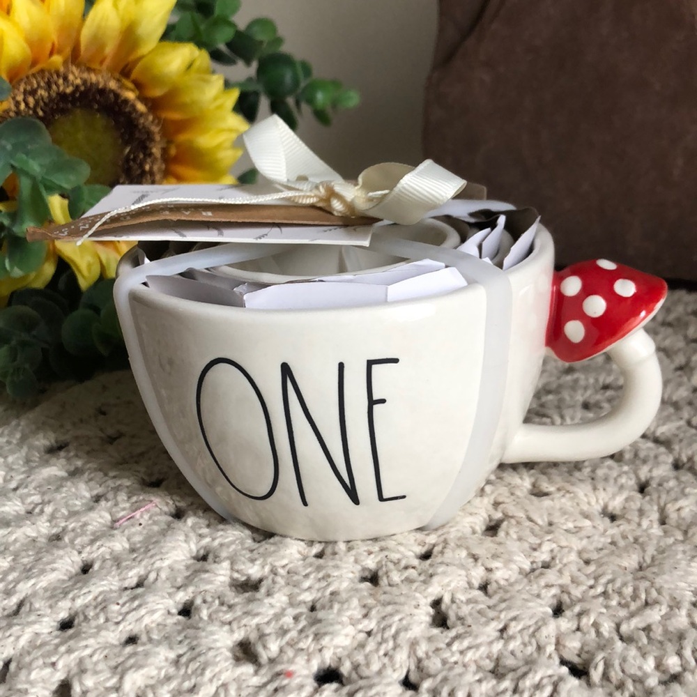 Rae Dunn Measuring Cups with Mushroom Handle